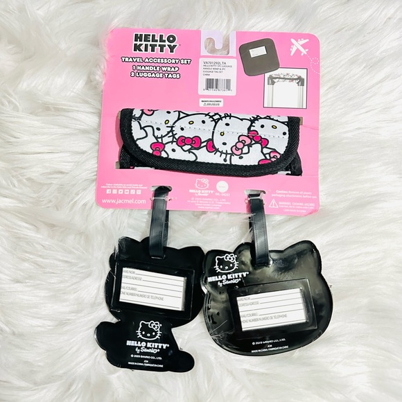 Hello Kitty Travel Accessory Kit - Picture 2 of 2
